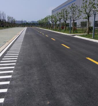 蘇州工廠地面劃線？專業(yè)團(tuán)隊(duì)打造高效廠區(qū)交通體系