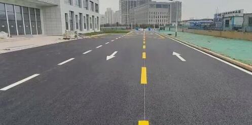 蘇州工廠劃線選專業(yè)團(tuán)隊(duì)，抗壓耐磨有保障
